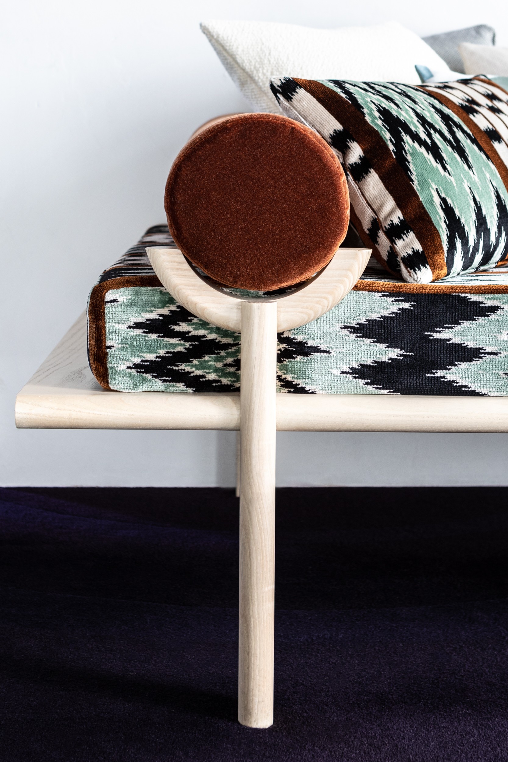 Daybed  "Ash crescent lounge" Vonnegut Kraft, Triode Design.