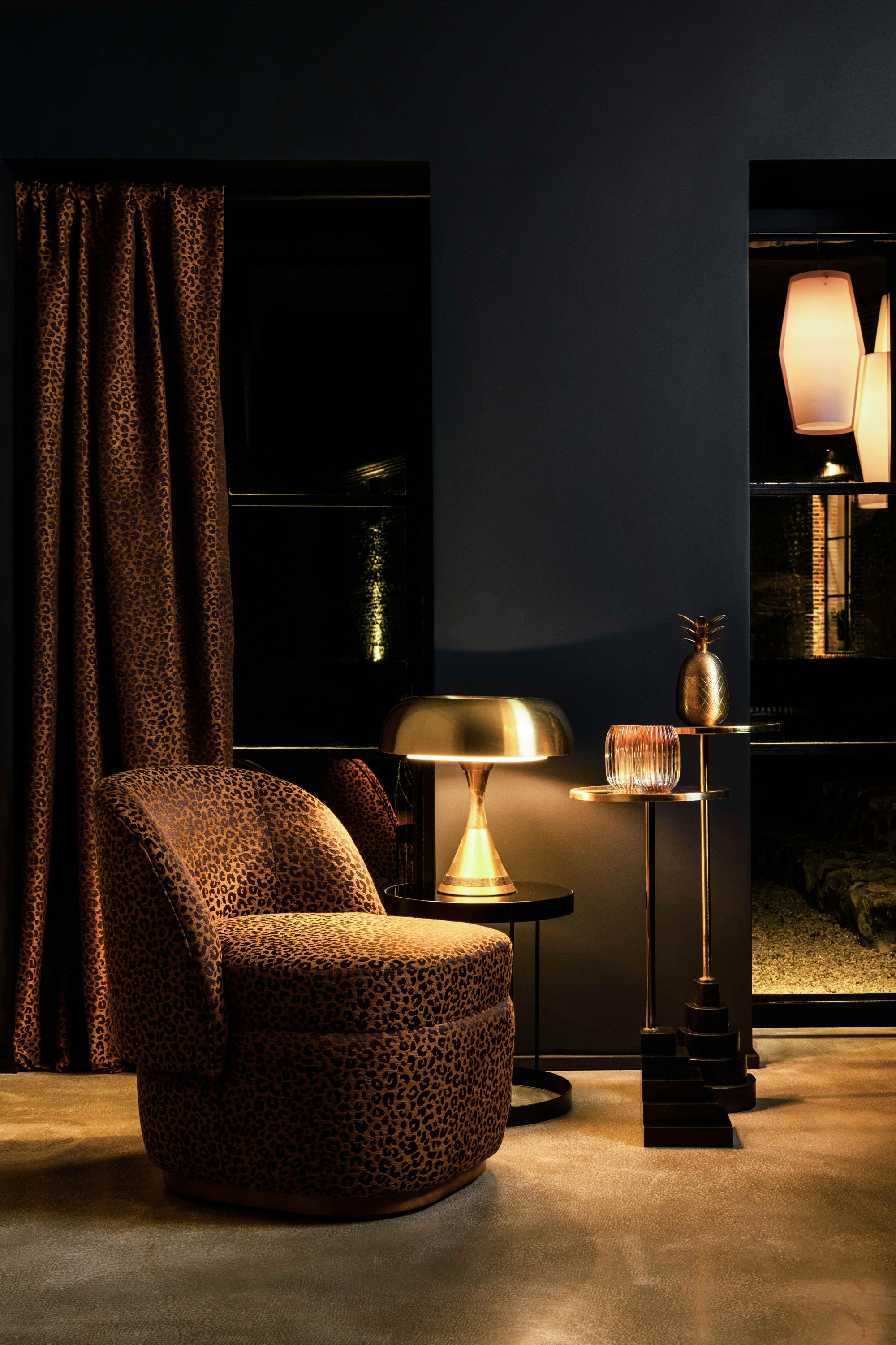 Fauteuil Bisou Mambo Unlimited Ideas. Rideau tissu Fauve, col Caramel.