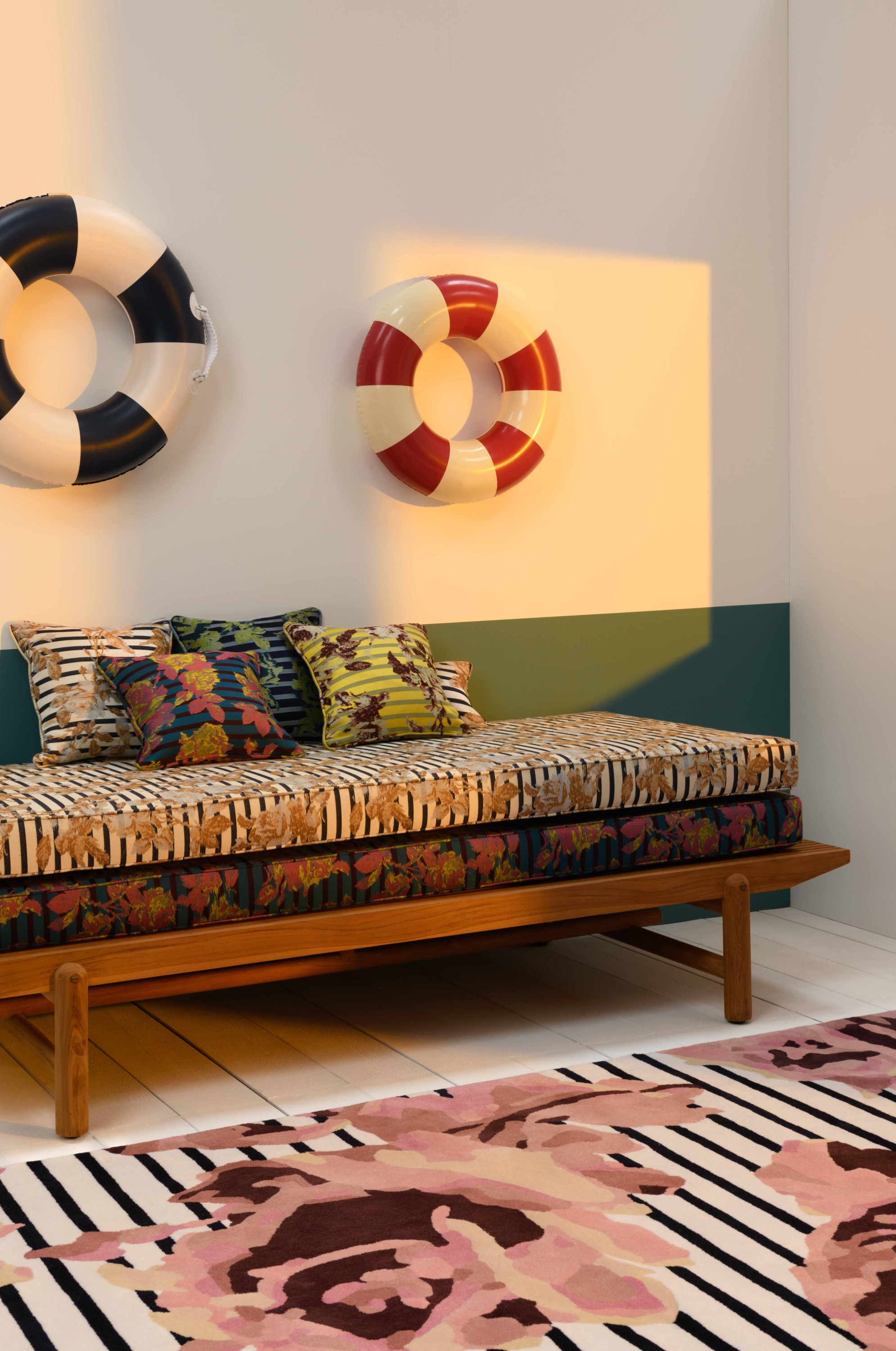 "Falco" daybed - Tikamoon, fabric Croisière 3615, colors Natural and Bengal. Cushions in fabric Croisière 3615, colors Bergamot, Bengal, and Natural. Hand-tufted rug, Marine 7814, color Rose.