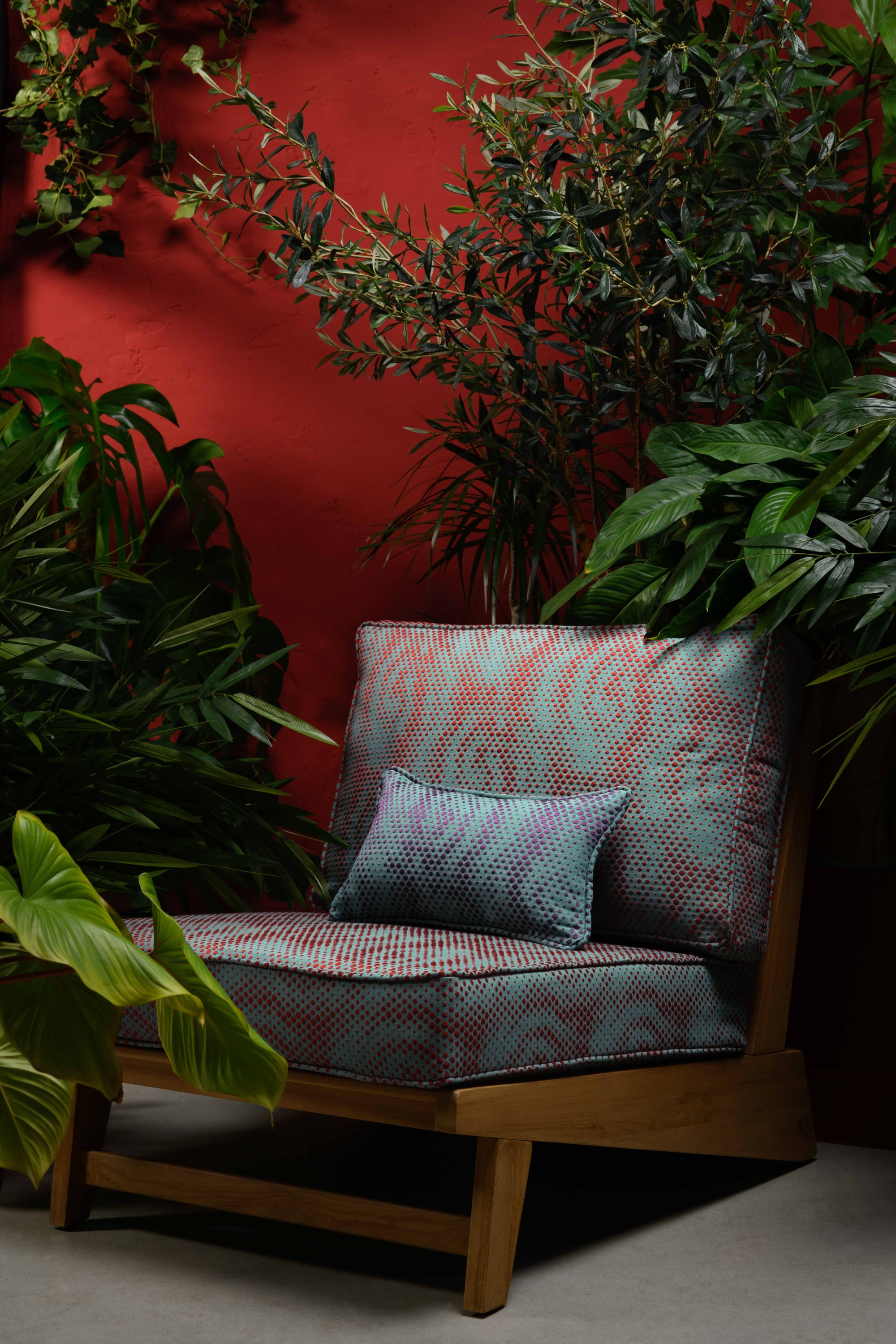 "Olia" armchair – Tikamoon, fabric TROIS D 3619, color Aqua rouge. Cushion, fabric TROIS D 3619, color Acqua prune.
