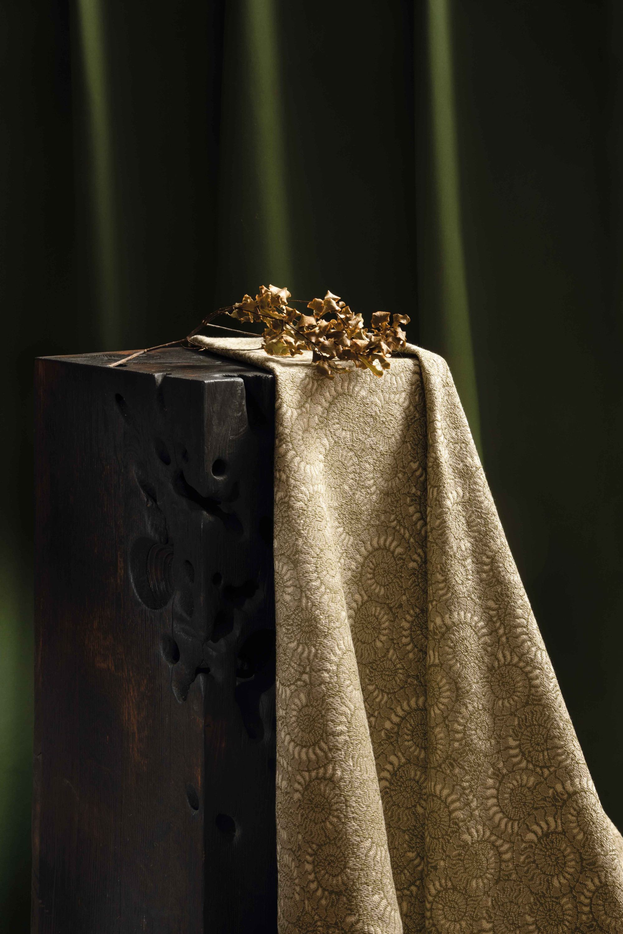 Tabouret « Saltivka » - Andrii Khvorostyanov, Galerie Sana Moreau.