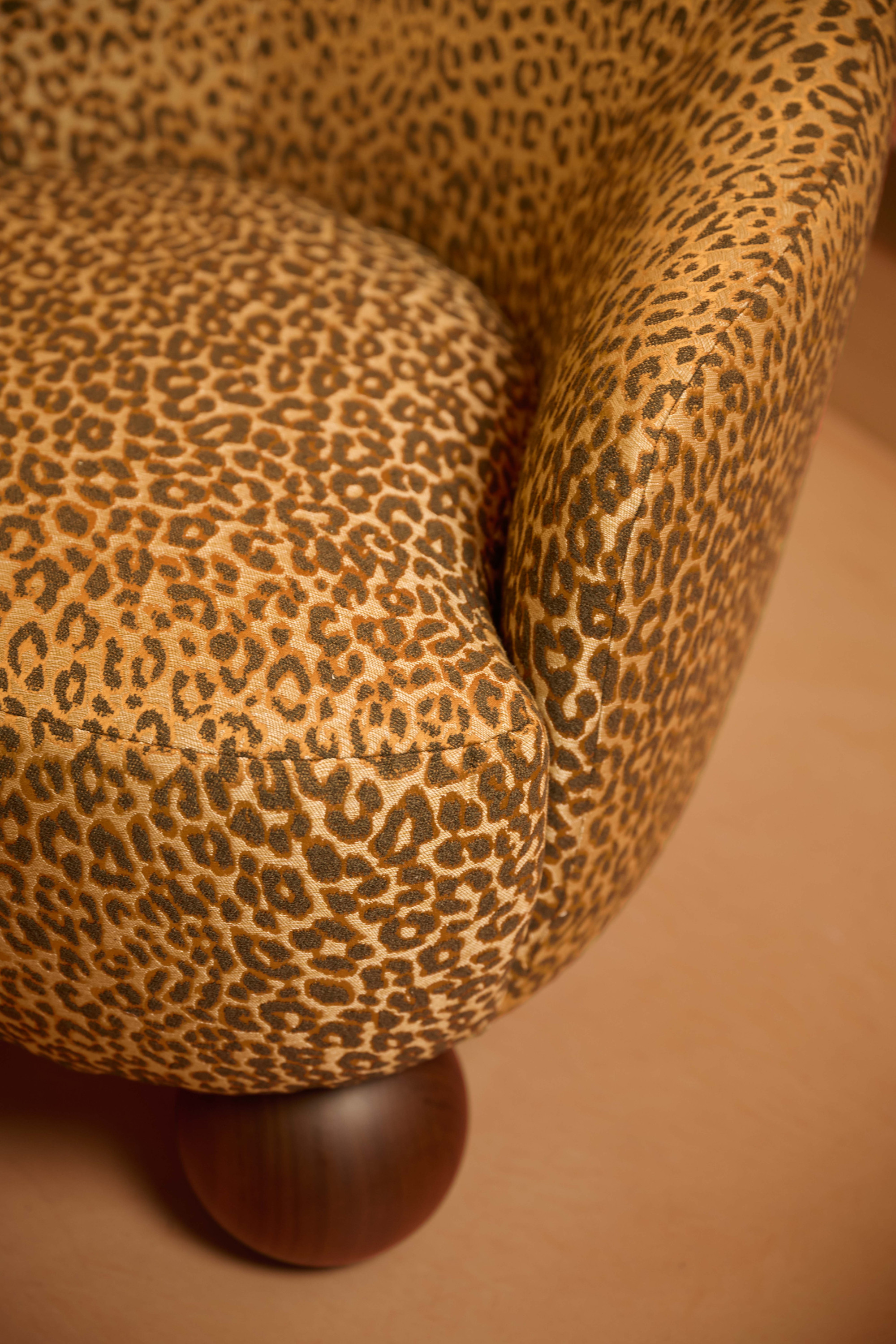 Fauteuil Maison Leleu 3248-06 FÉLINE col. Havane.
